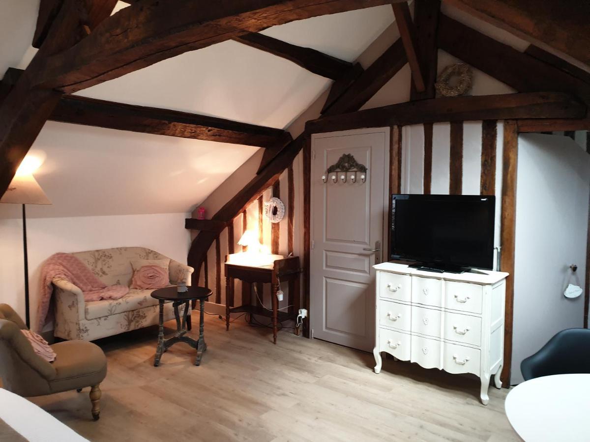 D'Anciennes "Chambres De Bonnes" Honfleur Exterior photo