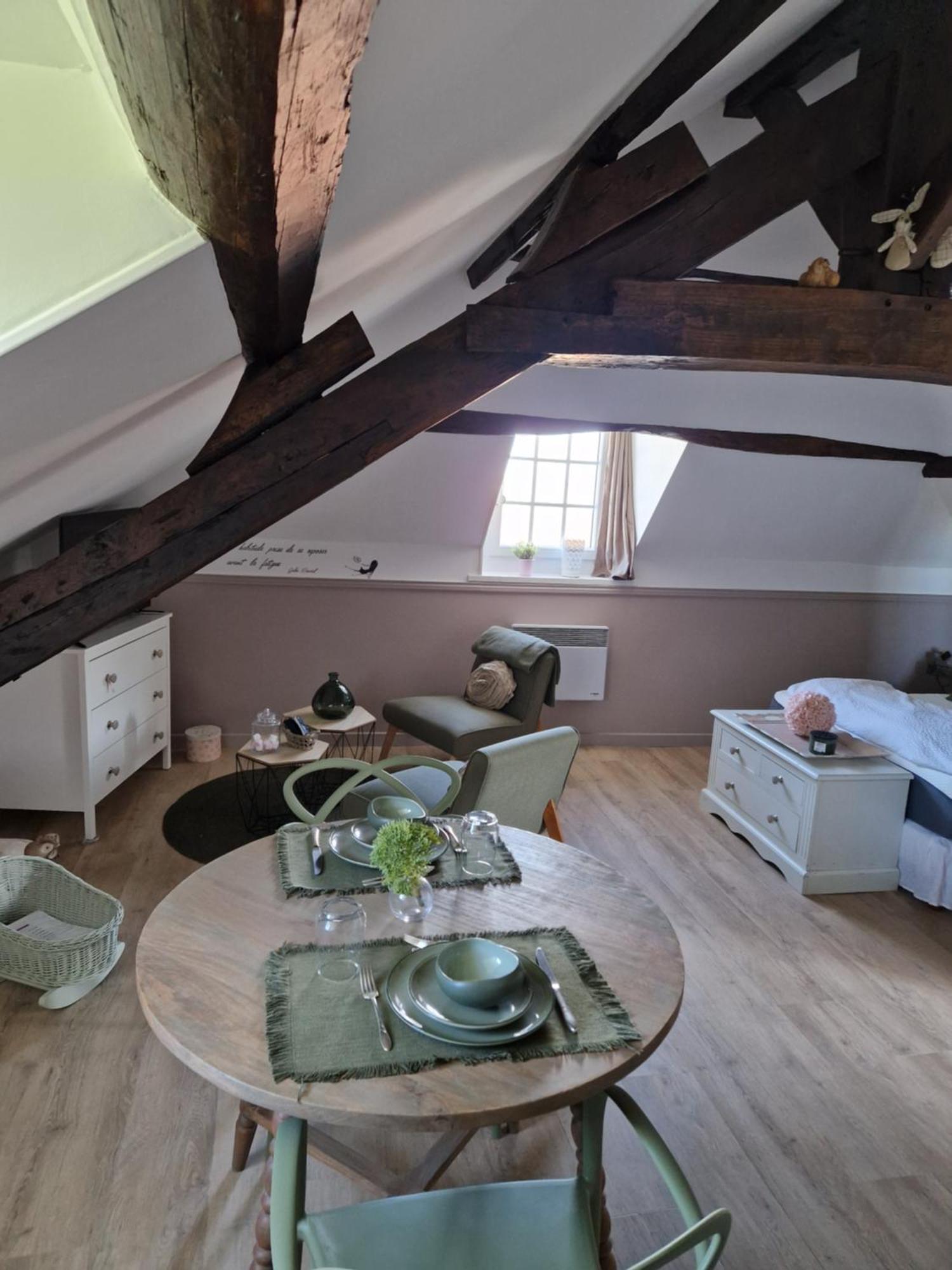 D'Anciennes "Chambres De Bonnes" Honfleur Exterior photo